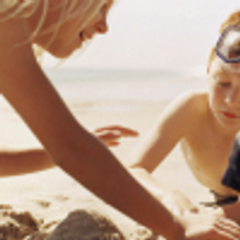 Rimini, famiglia in spiaggia