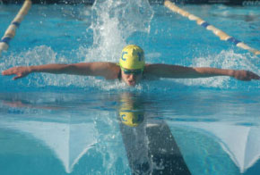 Nuotatrice allo Stadio del nuoto di Riccione Nuotatrice allo Stadio del nuoto di Riccione
